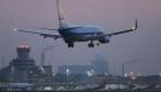 حطام من السماء.. إصابات بهولندا بعد سقوط أجزاء من طائرة ركاب