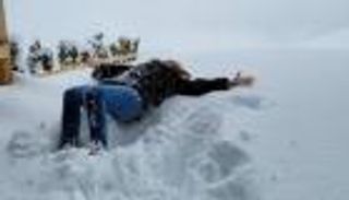 نجوم لبنان يحتفون بـ"تساقط الثلوج".. ضحك ولعب وتأمل