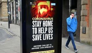 وزير الصحة البريطاني يؤكد تراجع الإصابات بفيروس كورونا