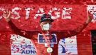 بالأخضر والأحمر.. الهولندي فان دير بويل بطل أول أيام طواف الإمارات