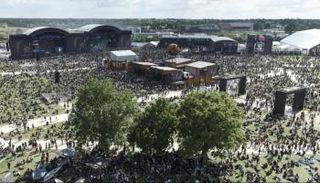 جانب من مهرجان هيلفيست الفرنسي في يونيو 2019 في كليسون (غرب فرنسا)