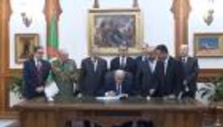 الرئيس الجزائري يحل البرلمان.. نهاية "تركة" بوتفليقة