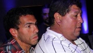 كارلوس تيفيز ووالده الراحل