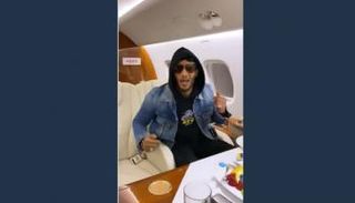 محمد رمضان يرقص في طائرة خاصة