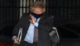 الفيروس يسجن البريطانيين.. العمل من المنزل والسفر ممنوع