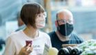 مرتدو النظارات أقل عرضة للإصابة بكورونا.. ما السر؟