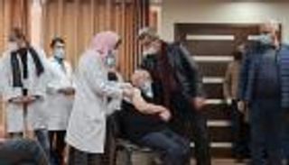 بالصور.. انطلاق حملة التطعيم بلقاح كورونا في غزة