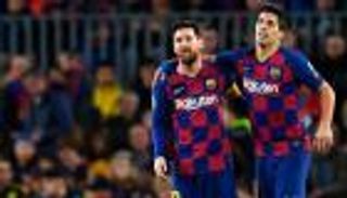 بسبب ميسي.. سواريز يفتح النار مجددا على برشلونة