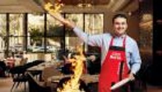 الشيف بوراك يفشل في قلب إناء طعام.. 11 مليون مشاهدة