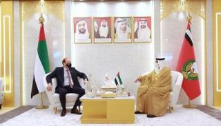 جانب من لقاءات وزير الدولة لشؤون الدفاع الإماراتي بكبار ضيوف معرض آيدكس
