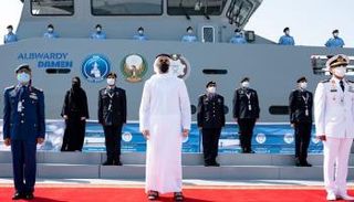 خالد بن محمد بن زايد يدشن الزورق