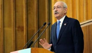 زعيم المعارضة خلال اجتماع الكتلة البرلمانية لحزبه