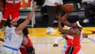 "السلة الأمريكي".. ثلاثيات تاريخية.. ولعنة ليفربول تضرب ليكرز