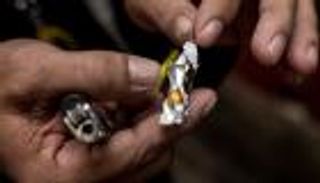 "سرقت أسرتي لشراء الجرعة".. حكايات مدمني الميثامفيتامين