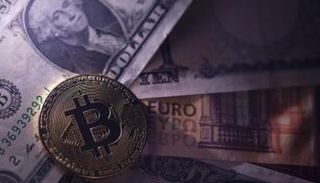 الدولار يبلغ قاع 6 أسابيع مع استعداد المتعاملين لشهادة باول