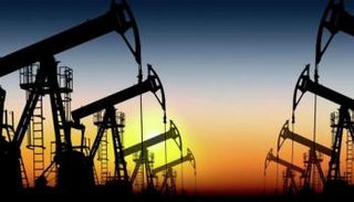 زيادة مفاجئة في مخزونات الخام الأمريكية والنفط يتجاهل