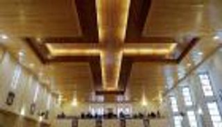 بالصور.. مسيحيو العراق يستعدون لاستقبال البابا بالترانيم وتنظيف الكنائس