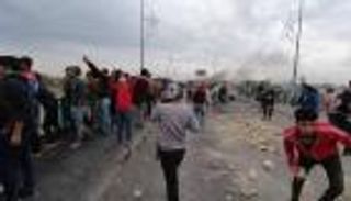 لليوم الثالث.. اشتباكات بين محتجين وقوات الأمن في ذي قار العراقية