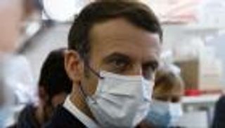 فيديو.. فرنسيان يكسبان تحديا ضد إيمانويل ماكرون 