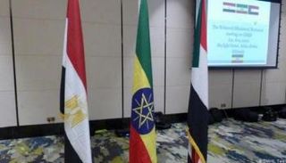 أعلام الدول الثلاث المشاركة في مفاوضات سد النهضة السودان وإثيوبيا ومصر