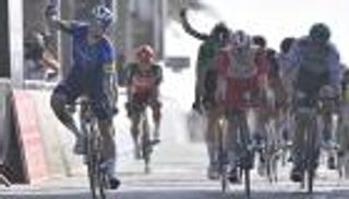 طواف الإمارات.. بطل جديد في دبي وبوجاتشر يحتفظ بالصدارة