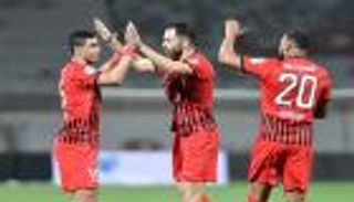 صدارة بجدارة.. الجزيرة يصعق الشارقة ويعتلي قمة الدوري الإماراتي