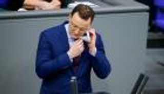 وزير الصحة الألماني: الثلاجة بها الكثير من اللقاحات