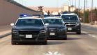 القبض على 3 سعوديين يسرقون السيارات تحت تهديد السلاح