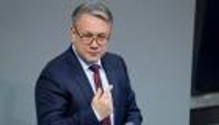 فضيحة فساد تطيح بسياسي ألماني بارز من منصبه