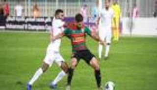 لقطة نادرة.. جامع كرات يمنع هدفا في الجزائر 