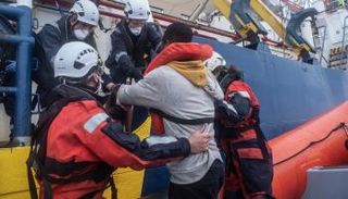 جانب من عملية إنقاذ لمهاجرين غير شرعيين - أرشيفية  