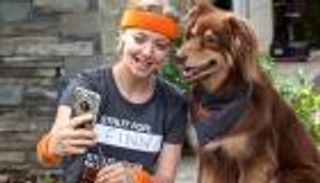 كورونا يطفئ أنوار حفلات هوليوود.. أماندا تتابع جولدن جلوب مع كلبها