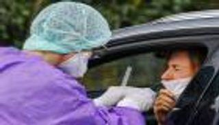 إصابات كورونا اليومية بأمريكا تقترب من 70 ألفاً