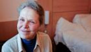 بسبب المعاش.. بطلة سباحة بريطانية تعيش على الرصيف