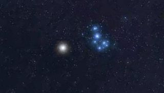 كوكب المريخ يقترب من عنقود نجوم الثريا الأربعاء