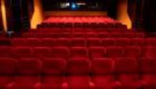 إضاءة أنوار 300 دار سينما في وقت واحد.. ما السر؟