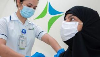 تطعيمات كورونا في الإمارات