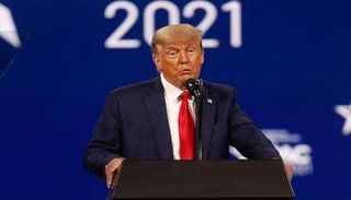 ترامب خلال مشاركته في مؤتمر العمل السياسي للمحافظين 