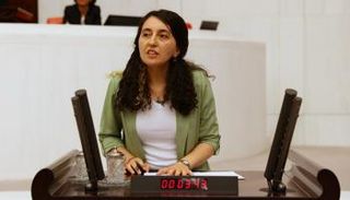 أبرو غوناي المتحدثة باسم الشعوب الديمقراطي