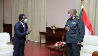 البرهانن خلال استقبال المبعوث الخاص للأمم المتحدة