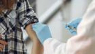 ما مخاطر الحصول على جرعة أكبر من لقاح كورونا؟