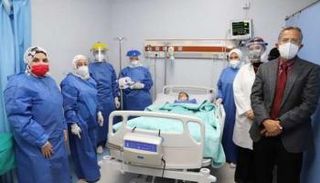 صورة للطفل في المستشفى بعد تلقي العلاج