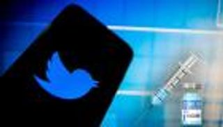 لقاح كورونا.. معركة جديدة بين "تويتر" ومروجي الشائعات 