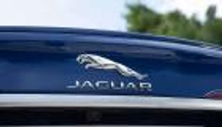  في سباق تصنيع سيارة كهربائية كليا.. "جاجوار" تخفض إنتاجها 25%