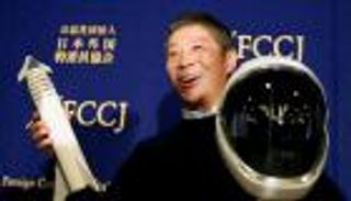 رحلة مجانية إلى القمر.. ملياردير ياباني يبحث عن مرافقين