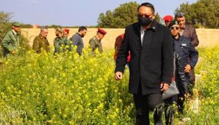 مسؤولو السفارة الفلبينية في موقع رفات الرعايا الأربعة