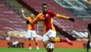 بالفيديو.. طرد مباشر يفسد انطلاقة مصطفى محمد النارية