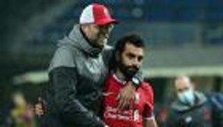 كلوب يلوح بمنع محمد صلاح من السفر إلى مصر