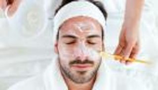 بشرة الرجل تحتاج كريمات عناية خاصة