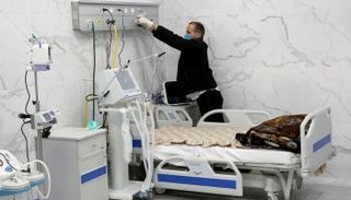 أطقم طبية في أحد المستشفيات الليبية